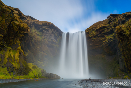 Der Skógafoss (Waldwasserfall) ist ein Wasserfall des Flusses Skógá im Süden Islands