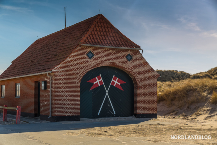 Die typischen Häuser der Seenotrettung in Dänemark - hier in Stenbjerg