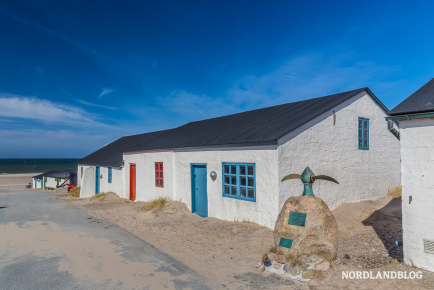 Stenbjerg - alte Fischerhäuser und ein Strand. Man fühlt sich eher wie in Portugal...