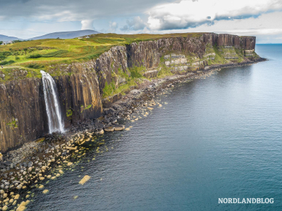 Der Wasserfall „Mealt-Falls“ und die atemberaubende Steilküste der "Kilt Rock" (Isle of Skye)