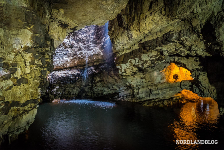 Die Grotten Smoo Cave bei Durness