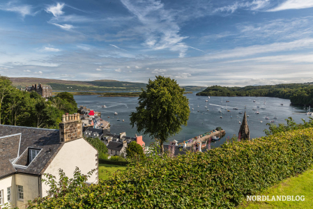 Die Idyllische Stadt "Tobermory" mit Blick auf den Hafen (Isle of Mull)