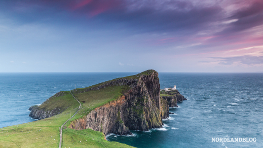 Der Leuchtturm von "Neist Point" am Westkap auf der Isle of Skye