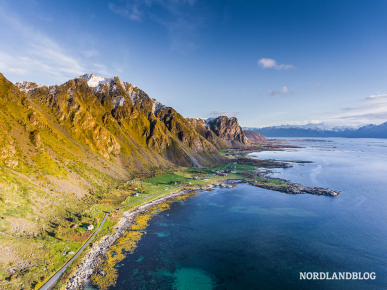 Blick auf die Küste im Süden der Insel Hadseløya (Vesterålen)