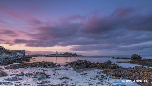 Der kleine Sandstrand in der Bucht Hostvika (Insel Gimsøy / Lofoten)