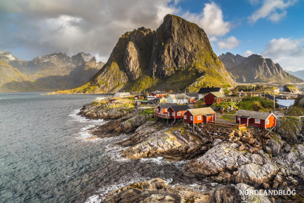 Die Rorbuer (alte Fischerhäuser) auf der Insel Hamnøy (Lofoten)