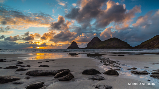 Abendstimmung an der Bucht Sandvikbukta auf den westlichen Vesterålen