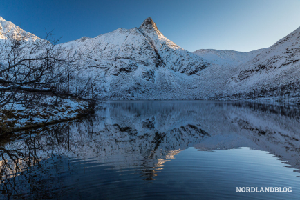 Der Gipfel des Stormoa mit dem ersten Schnee des Jahres (Insel Senja)