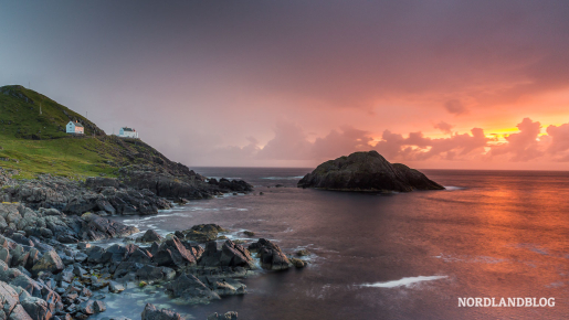 Sonnenuntergang nach einem Gewitter am Leuchtturm Kråkenes Fyr