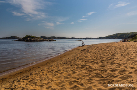 Die besondere Farbe hat dem Strand den Namen gegeben: Kanelstrand (Zimtstrand) bei Mandal