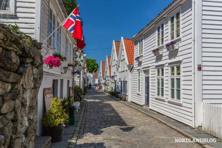 Die typischen alten Holzhäuser in der malerischen Altstadt von Stavanger