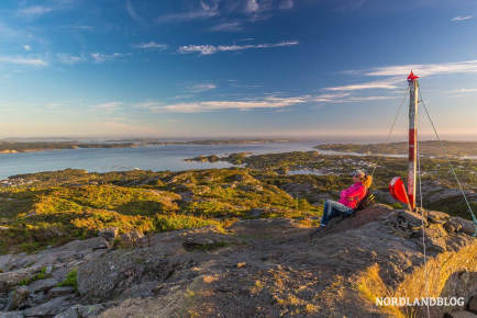 Zum Sonnenuntergang auf den Kleppaksla auf der Insel Sotra - traumhaft