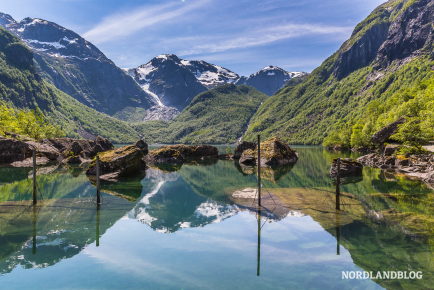 Türkisfarbenes Wasser am Bondehusvatnet - gespeist vom Gletscher