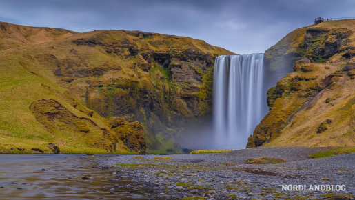 Einer der schönsten Wasserfälle auf Island - der Skógafoss