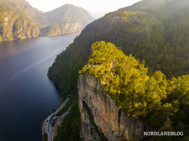 Die Felsformation "Slottet" - auch kleiner Preikestolen genannt - im Modalen (Hordaland)