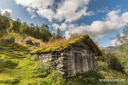 Die historische Alm Homlongsetra oberhalb vom Geirangerfjord