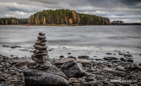 Am Ufer des Sees Pitämyssalmi
