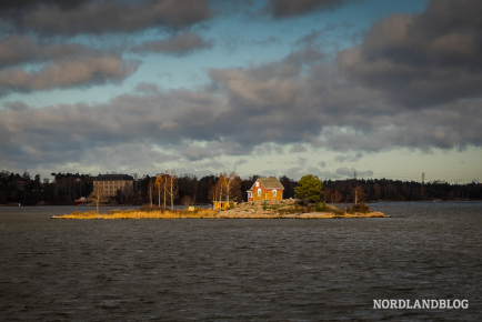 Eine der unzähligen Inseln in der Ostsee vor Helsinki 