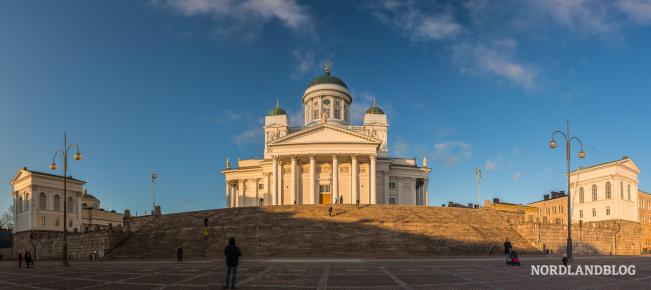 Der Dom von Helsinki im warmen Abendlicht