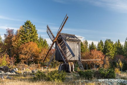 Historische Windmühle auf der Insel Holmön