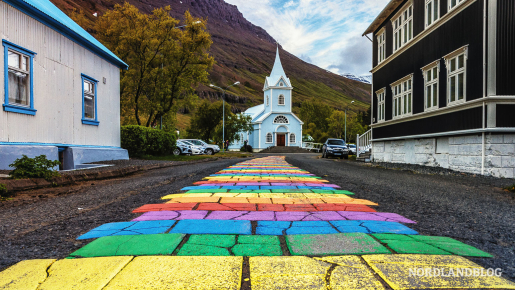 Im Dorf Seydisfjördur unweit vom Fährhafen der Smyril Line