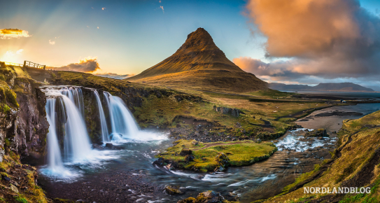 Panorama am wohl populärsten Berg von Island, dem Kirkjufell