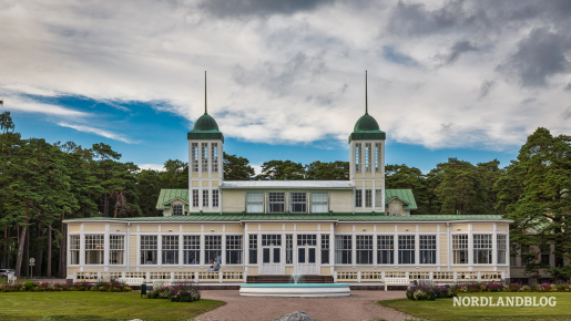 Das historische Casino an der Promenade von Hanko in Südfinnland
