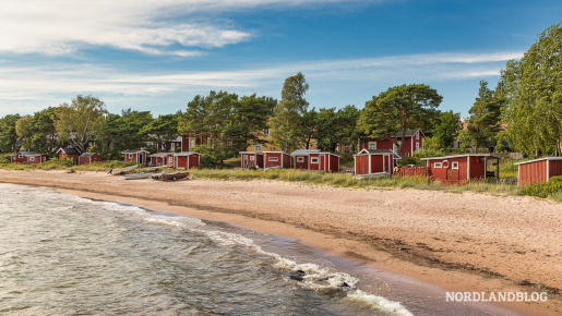 Ein herrliches Motiv in Hanko: Die typischen alten Lagerhäuser an einem der Strände im Ort