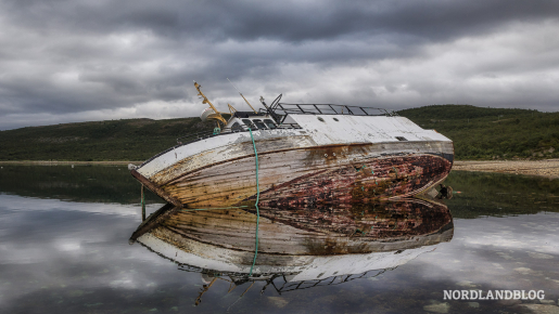 Wrack eines Fischkutters im Porsangerfjord (Nordnorwegen)
