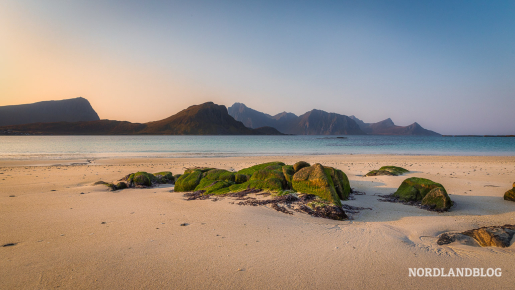 Am Strand Haukland Beach auf den Lofoten