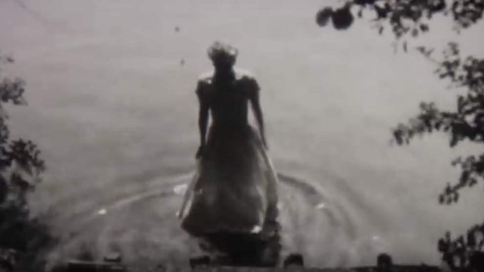 Bild aus dem Video Riverside von Ahnes Obel, einer jungen Künstlerin aus Dänemark