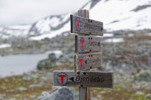 Bild vom Wegweiser im Jotunheimen. Das nächste Ziel ist die bekannte Gjendebu in Norwegen