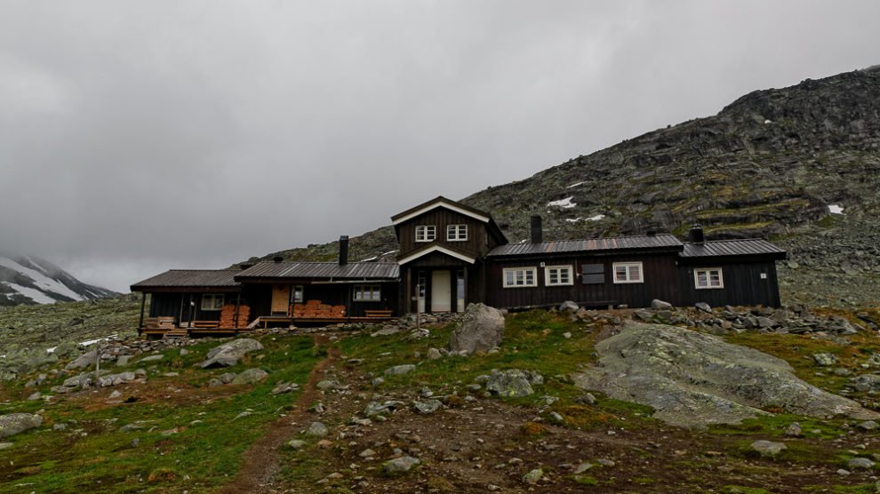 Bild mit der DNT Hütte Leirvassbu im Jotunheimen in Norwegen