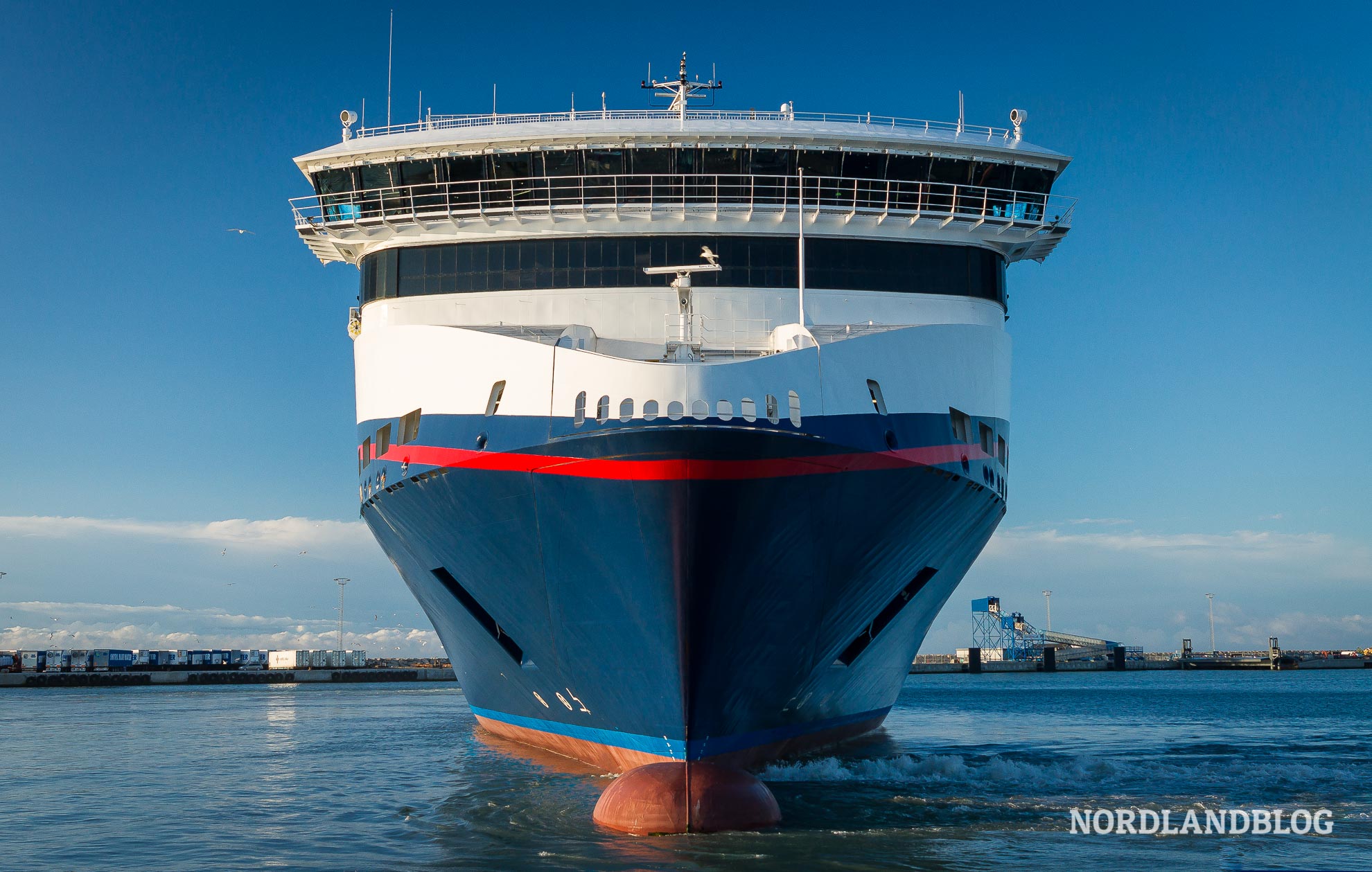 Color Line Fährschiff im Hafen von Dänemark (Anreise nach Norwegen - Nordlandblog)