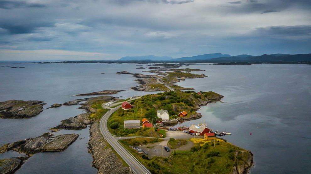 Titelbild Kastenwagen Rundreise Norwegen Atlantikstrasse - Atlanterhavsveien Westküste mit Drohne