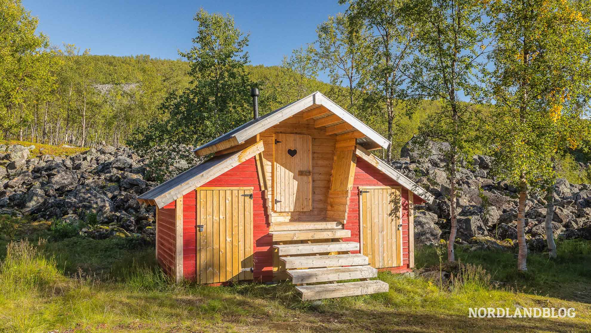 Norwegisches Toilettenhäuschen - schöner als so manche Ferienhütte