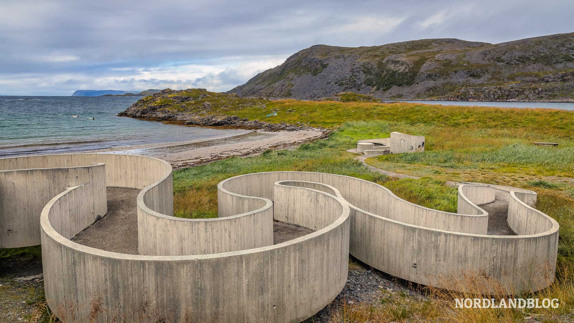 Rastplatz und Toilette Selvika an der Nationalen Touristenstraße nach Havøysund