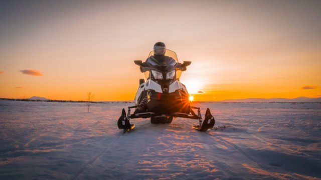 Stugudalen Schneemobil Winterwunderland Tour Norwegen mit dem Kastenwagen im Winter