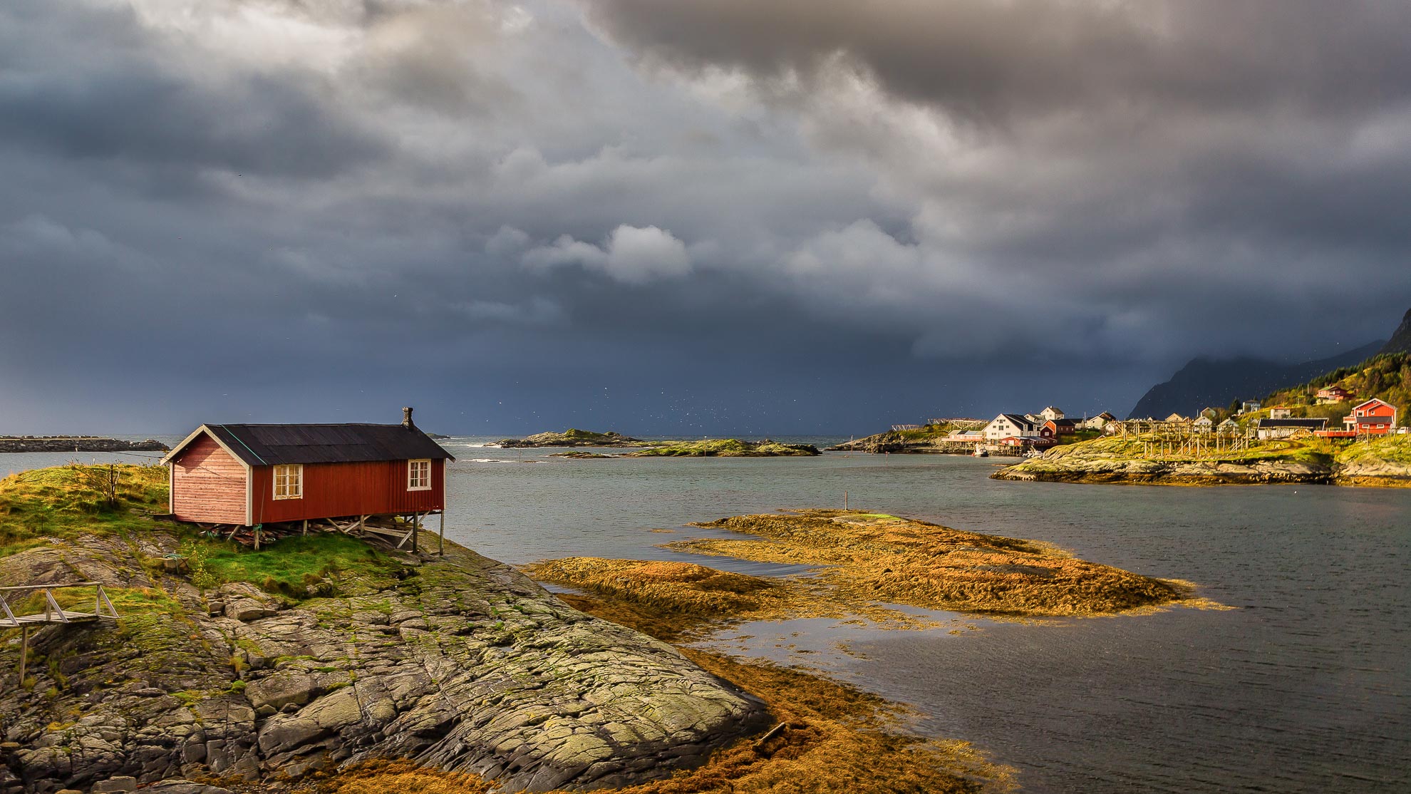 Titelbild Nordnorwegen Lofoten Fischerdorf Rundreise Kastenwagen-Roadtrip