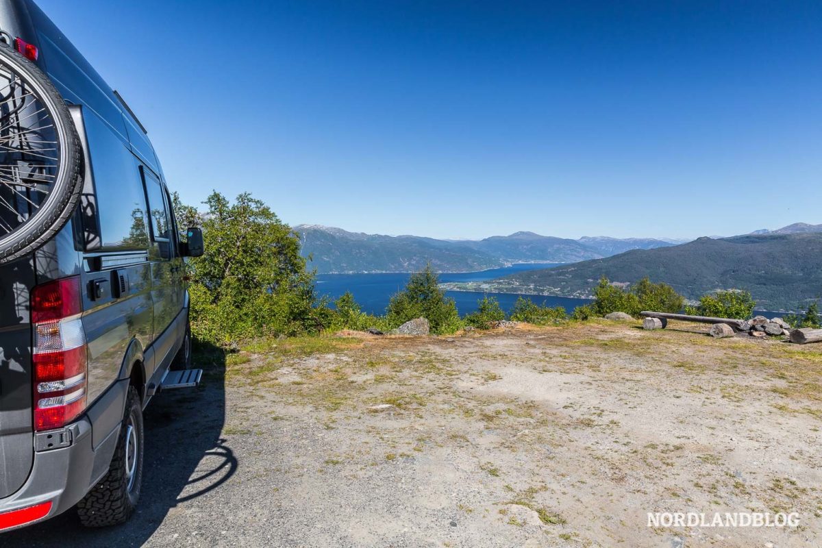 Wohnmobil Stellplatz Fjordnorwegen: Saurdal Skiarena bei Balestrand (Sognefjord) Wohnmobil Stellplatz Fjordnorwegen: Saurdal Skiarena bei Balestrand (Sognefjord) - Wohnmobil, Stellplatz, Sognefjord, Sogn og Fjordane, Kastenwagen - norwegen-stellplaetze -