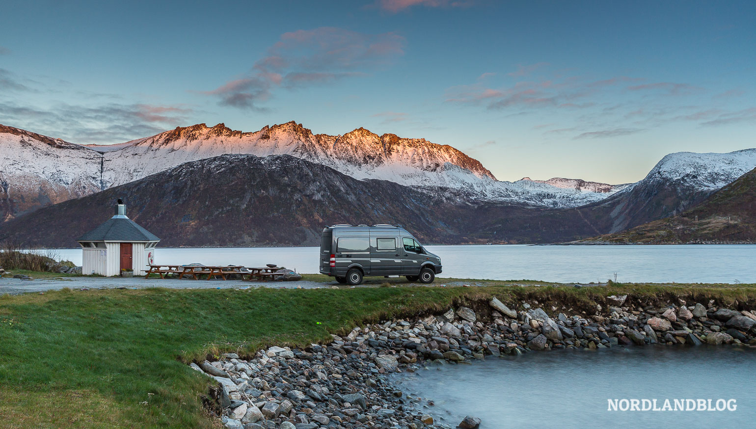 Kommunaler Stellplatz in Fjordgård (Insel Senja)