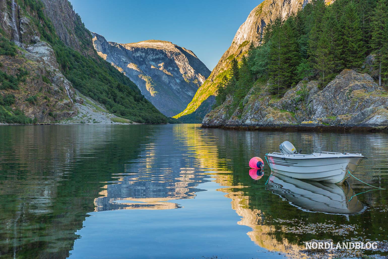 Geld sparen in Norwegen mit der Fähre auf dem Fjord