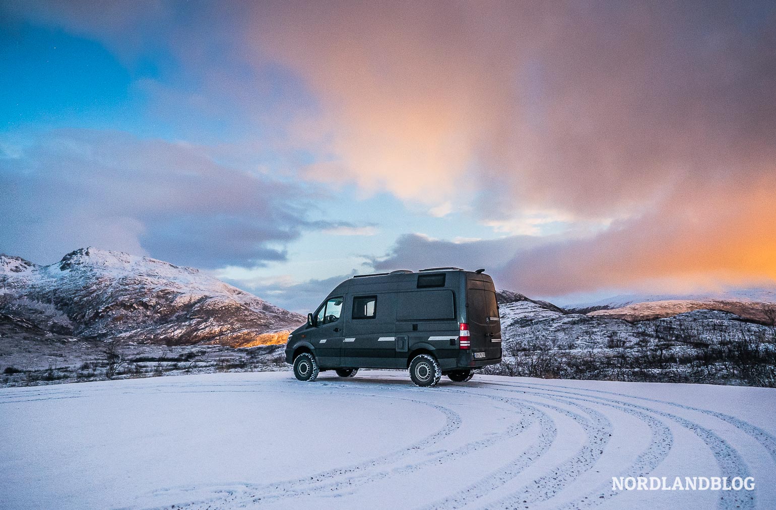 Wintercamping in Norwegen Norwegen bei herrlichem Wetter mit dem Kastenwagen