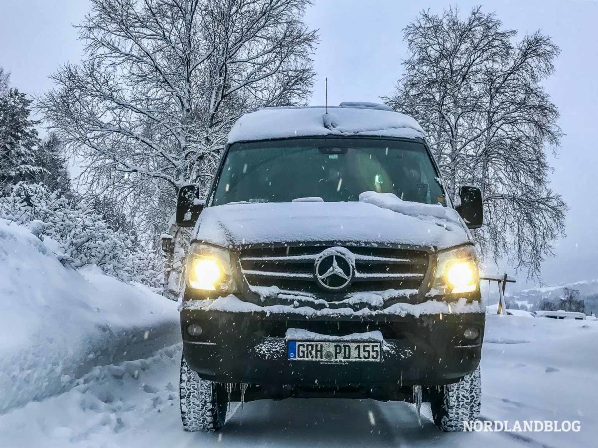 Wintercamping in Skandinavien mit dem Kastenwagen - Erfahrungen und Tipps Wintercamping in Skandinavien mit dem Kastenwagen - Erfahrungen und Tipps - Wintercamping, Winter, Nordnorwegen, Kastenwagen, Campingplatz, Camping Norwegen, Camping - norwegen-ratgeber, camping - Wir verraten dir die neun wichtigsten Basics für einen erfolgreichen Wintercamping-Roadtrip in Norwegen und sagen dir, worauf du achten solltest, wenn du im Winter bei extremen Temperaturen mit dem Kastenwagen unterwegs bist.