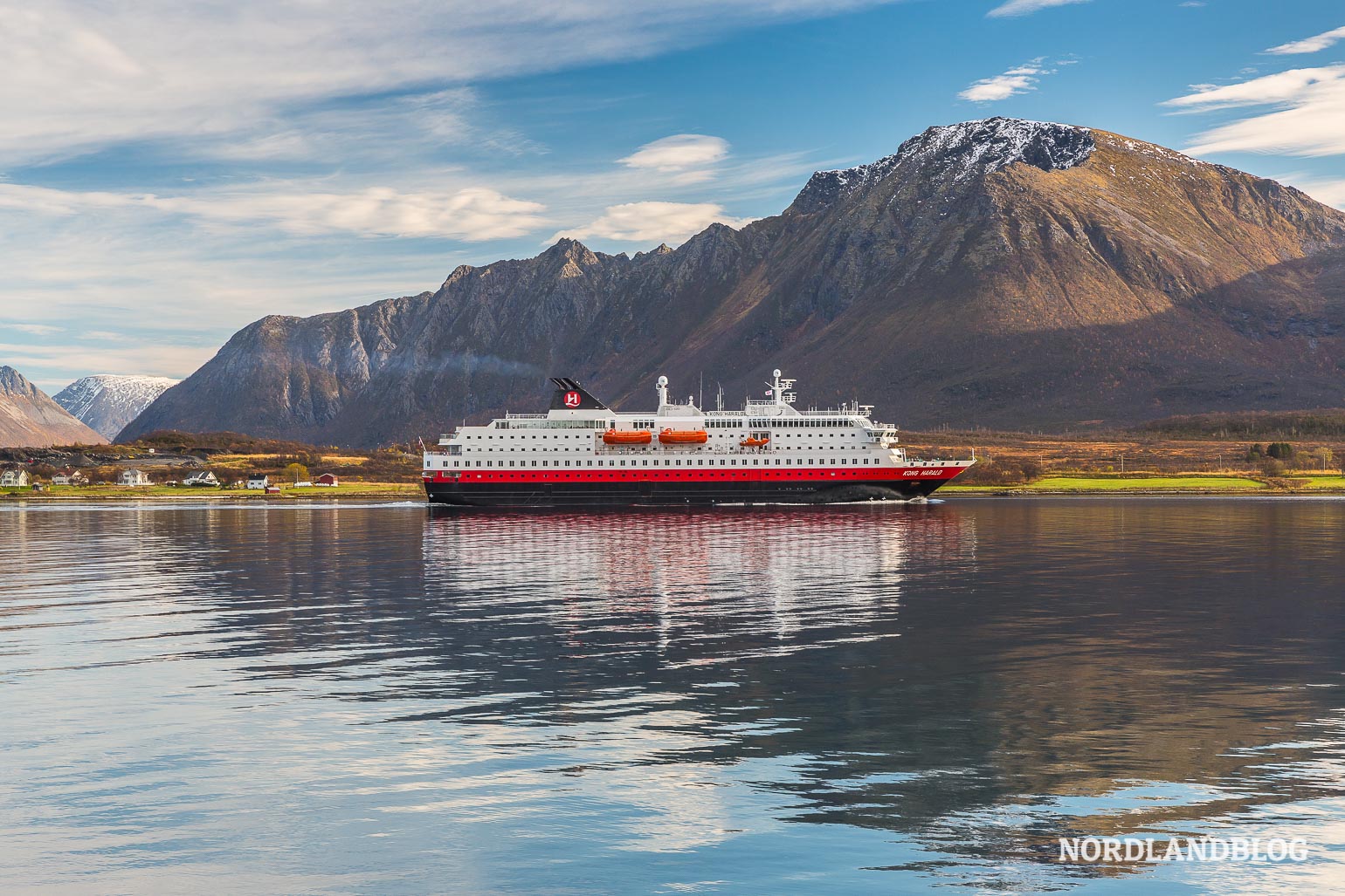 Auf dem Weg zur Insel Andøya auf den Vesteralen / Schiff der Hurtigruten