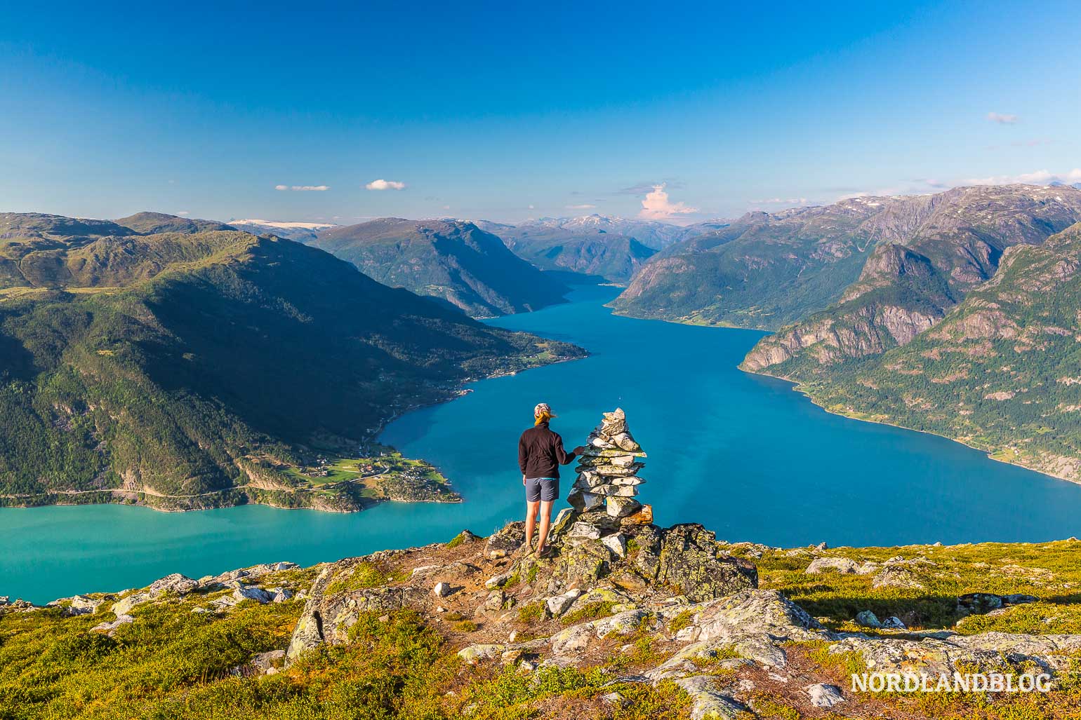 Wandern in Norwegen: Gipfeltour auf den Molden, eine populäre Norwegen Wanderung