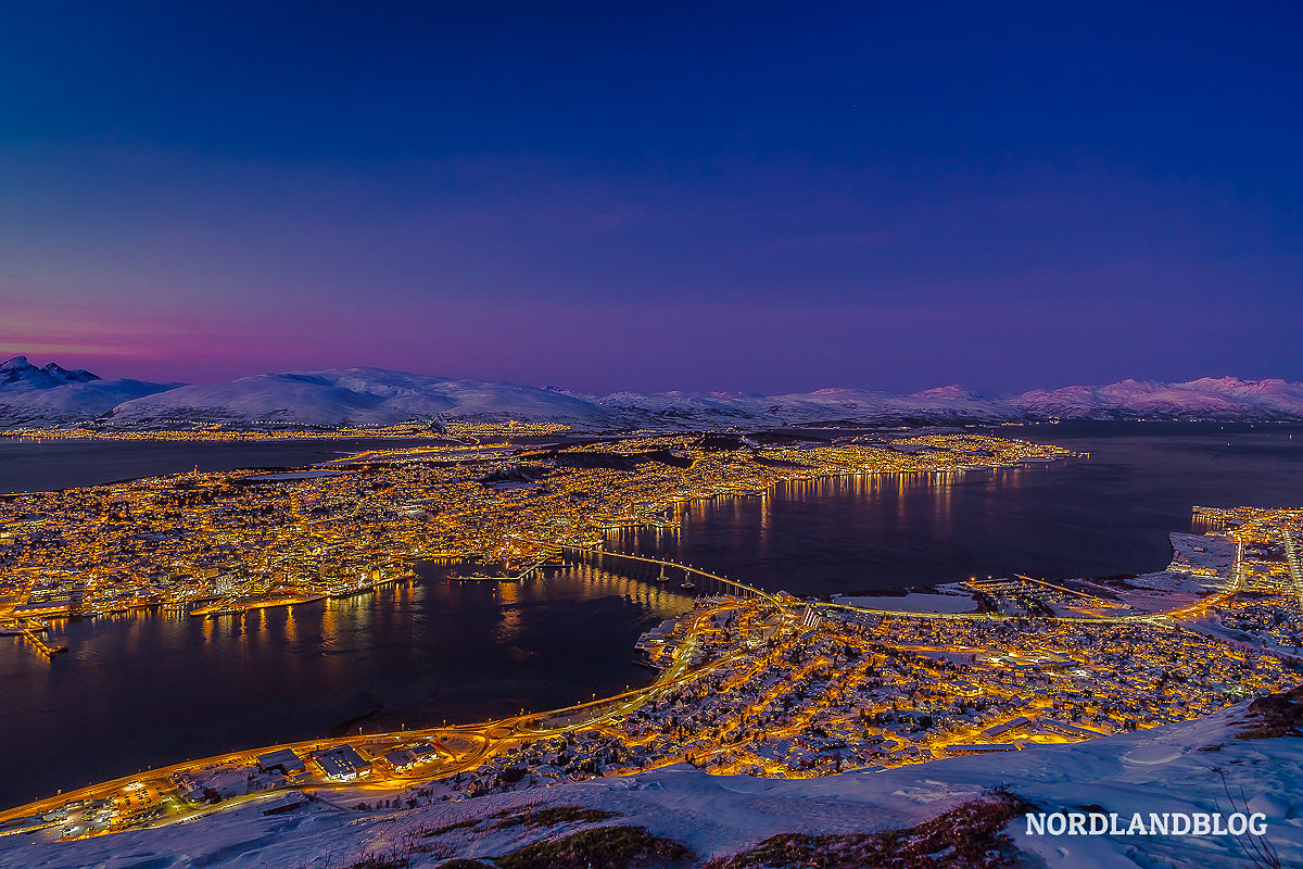 Blick vom "Storsteinen" in Tromsø auf die Stadt (Winterhalbjahr / Nachmittag)