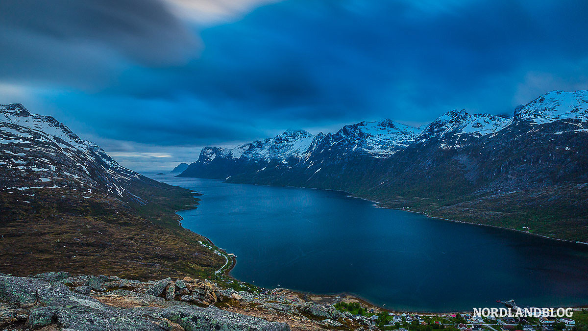 Blick vom Gipfel des Nattmålsfjellet auf den Ersfjorden