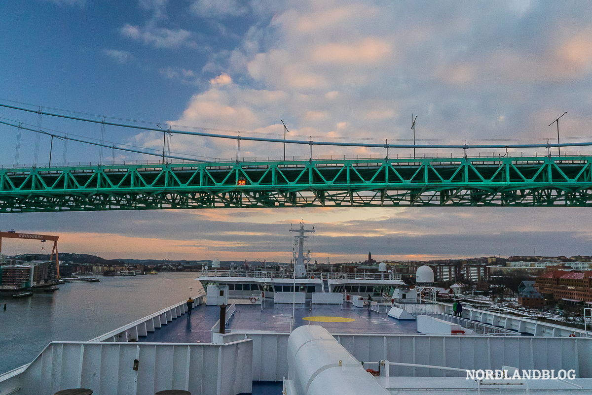 Einfahrt im Hafen von Göteborg mit der Fähre der Stenaline Reederei.