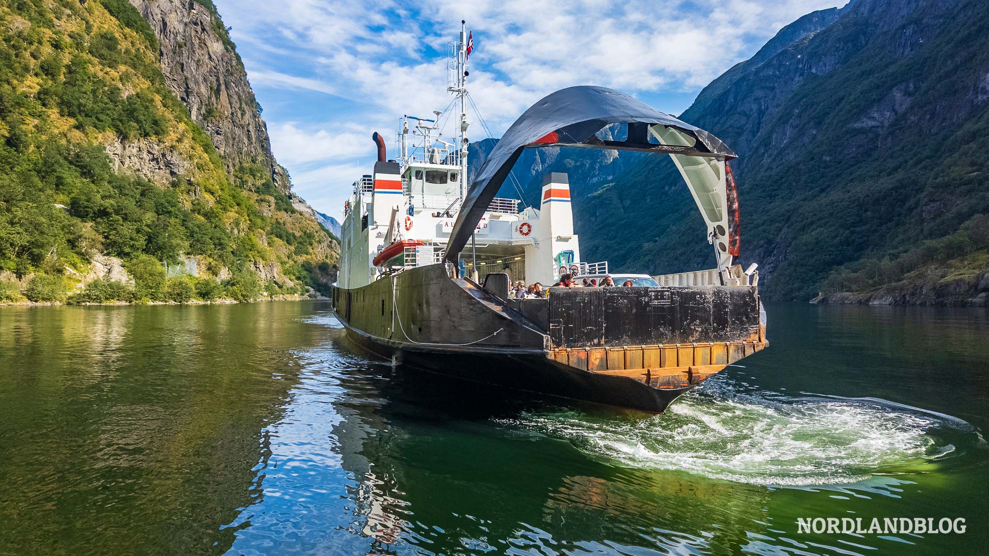 Faehre-Gudvangen-Kaupanger-Naeroyfjord-Norwegen-Geld-sparen
